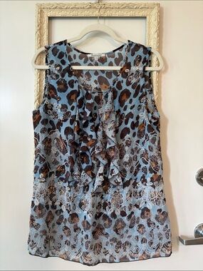 QUINTESSENTIAL | Light Blue and Brown Leopard-Print Ruffle Sleeveless Top